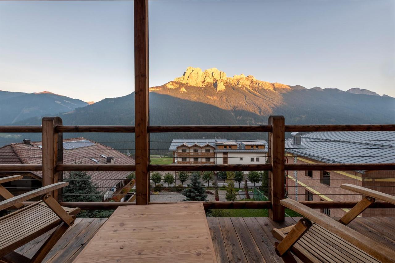 Design & Suite Hotel Ciarnadoi Vigo di Fassa Kültér fotó