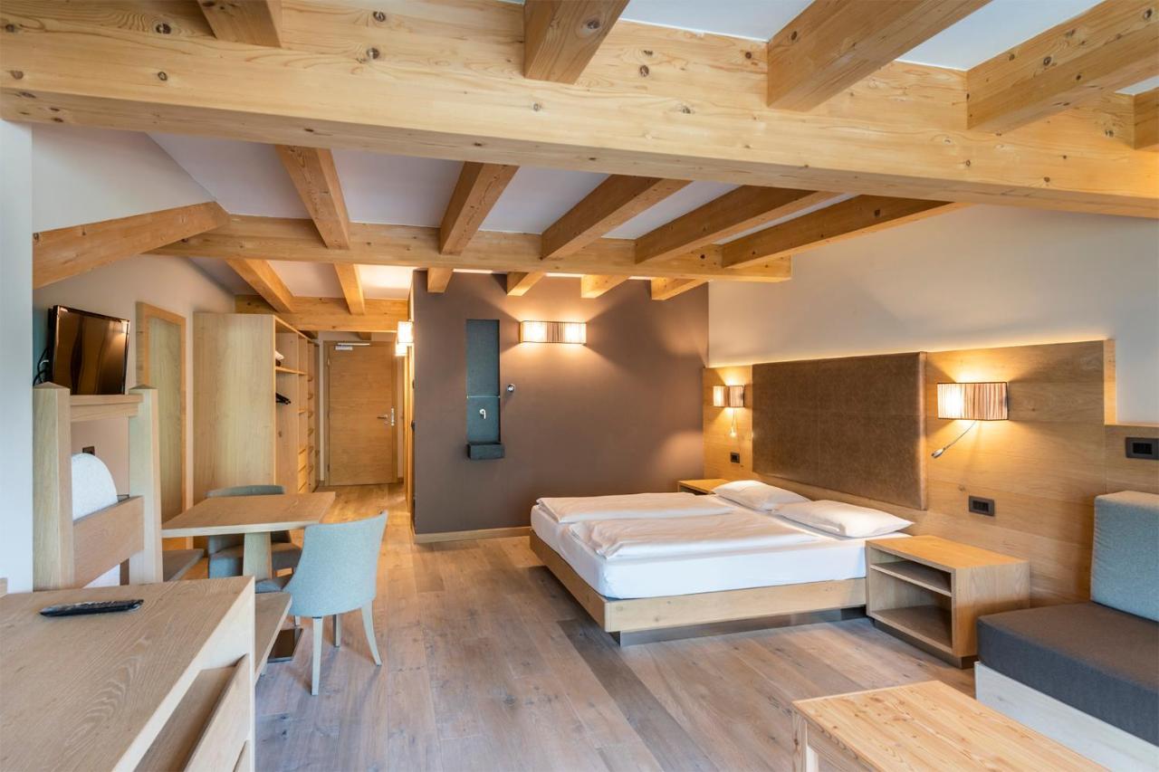 Design & Suite Hotel Ciarnadoi Vigo di Fassa Kültér fotó