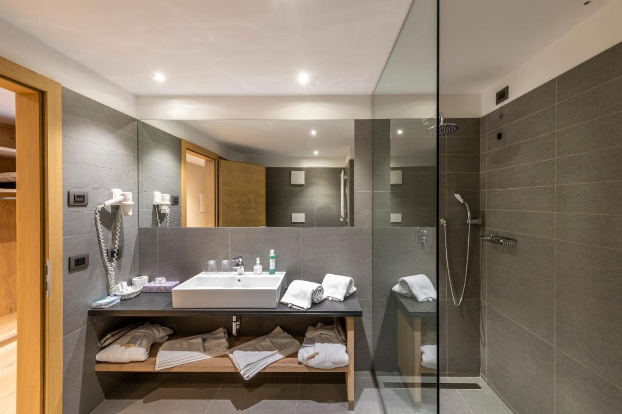 Design & Suite Hotel Ciarnadoi Vigo di Fassa Kültér fotó